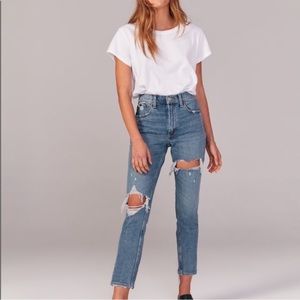 Abercrombie & Fitch The Mom High Rise Distressed Blue Jean 28 or 6 NWT